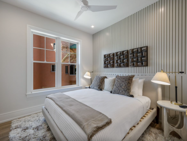 Lido Key Ten Bedroom Steps to  Beach Luxury Rental Walk to St. Armands Circle WOW!